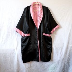 Reversible kimono with embroidered back